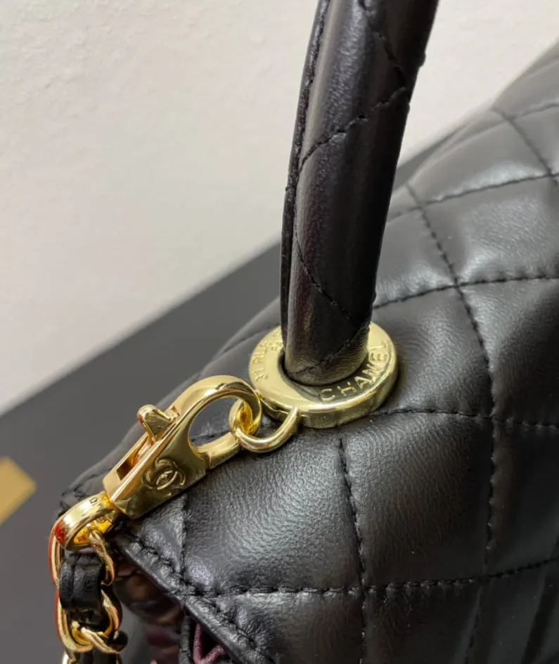 Chanel size: 27*25*6, style 677