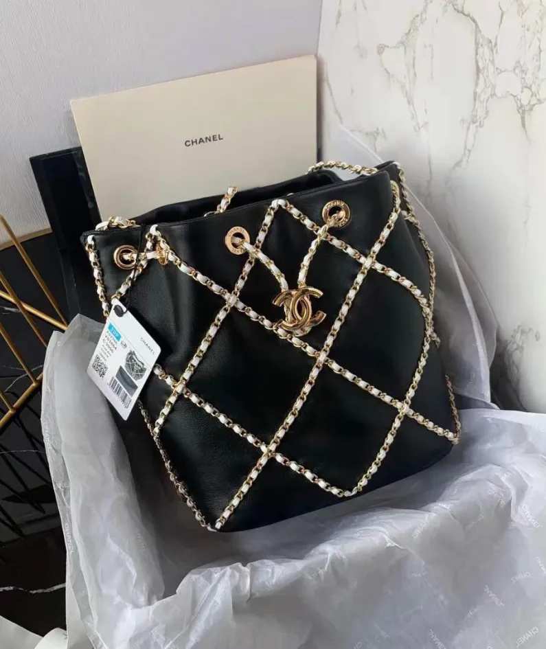 Chanel size: 21X23X13cm
