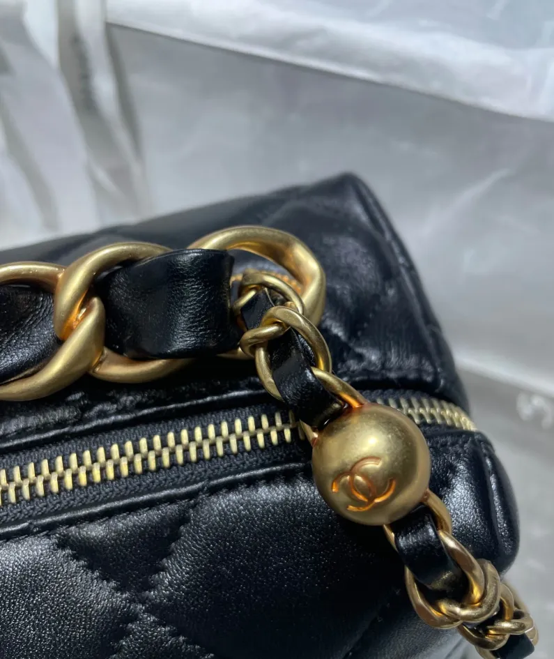 Chanel shoulder bag size: 22*10*15