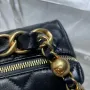 Chanel shoulder bag size: 22*10*15