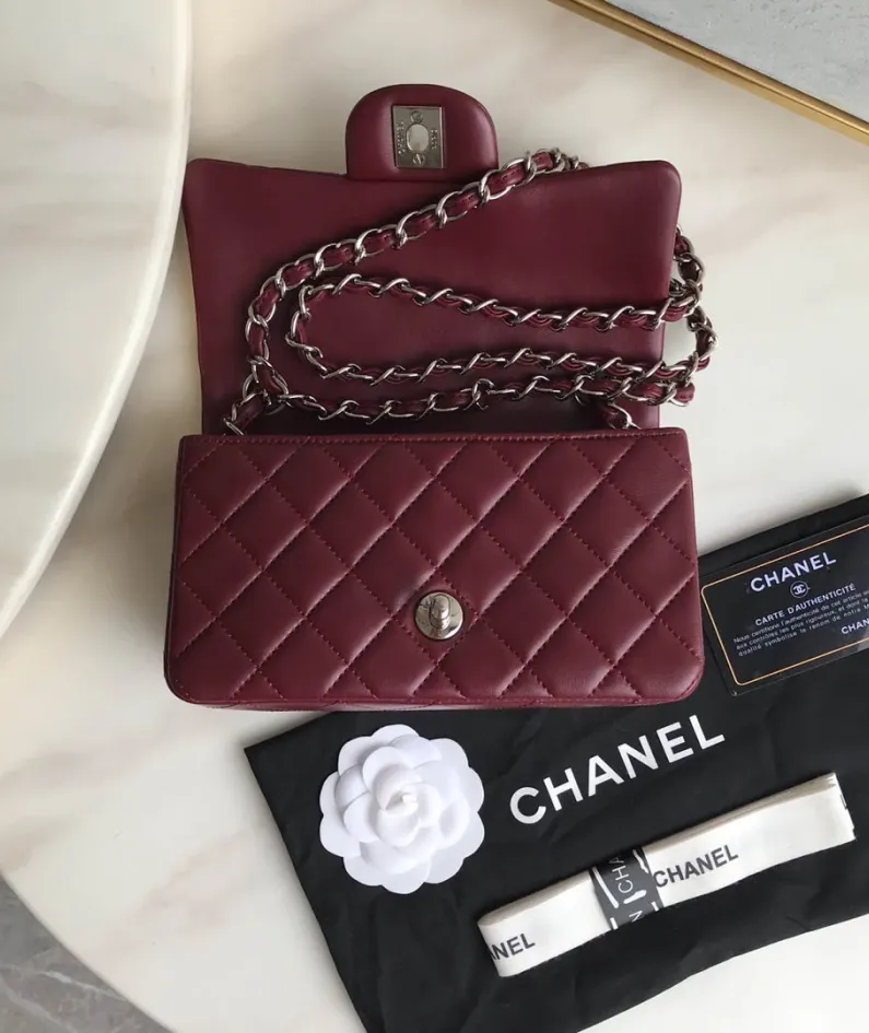 Lambskin Small Bag Size:20X13x7cm Model: 1116