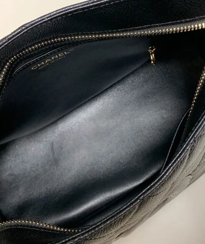 CHANEL Size: 30x14X24cm,
