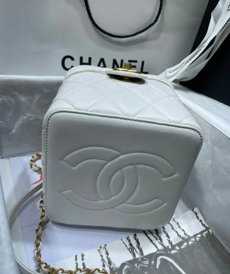 CHANEL Portable ️Crossbody Model: 2020SS ️Size: 16.5*16.5*15