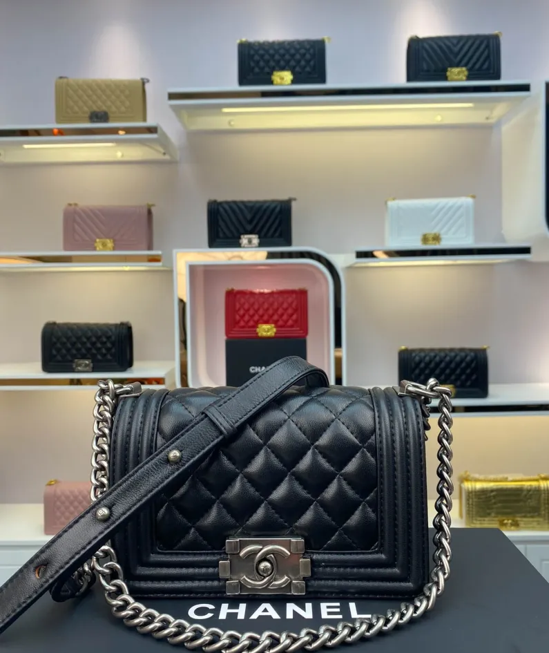 Gold Buckle Calfskin Size 20*12*7cm Model Number: 67085