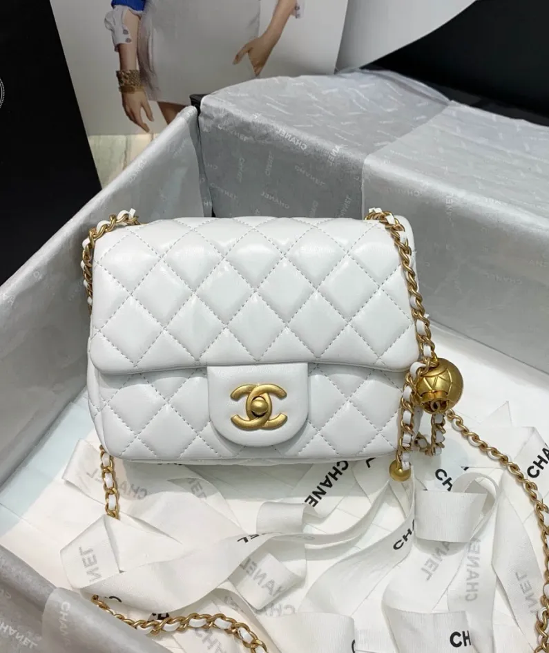 classic flap lambskin light gold buckle classic flap size:17cm