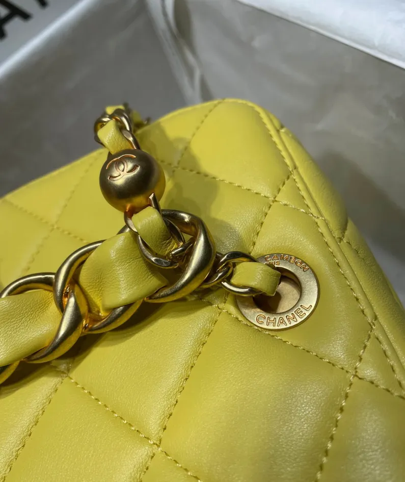 CHANEL Portable ️Crossbody Model: 2020SS ️Size: 16.5*16.5*15