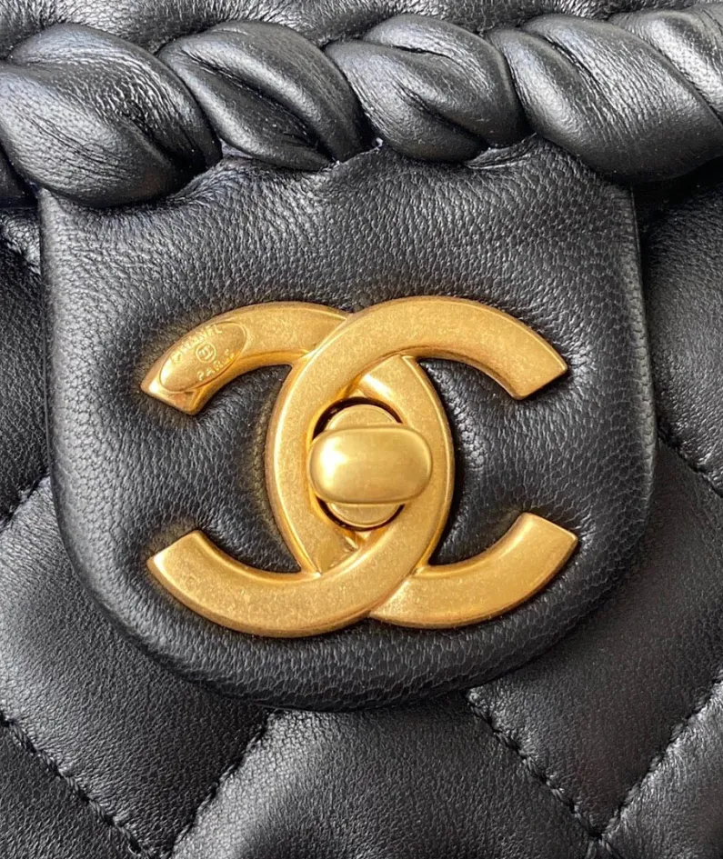 Chanel Model: AS2496 Size: 22cm