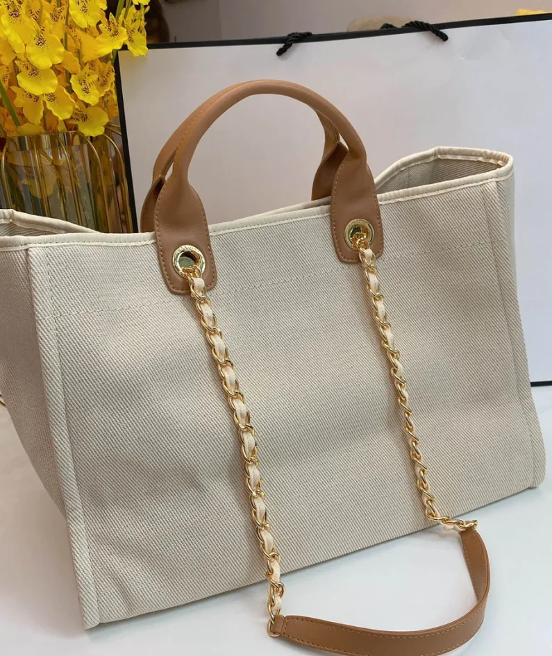 Chanel Model: AS66941 Size: 39cm