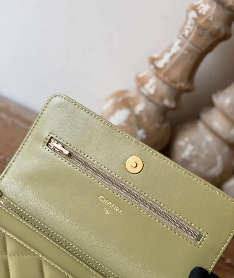Chanel Stewardess Bag Size: 19cm Style: 81225 Light Yellow