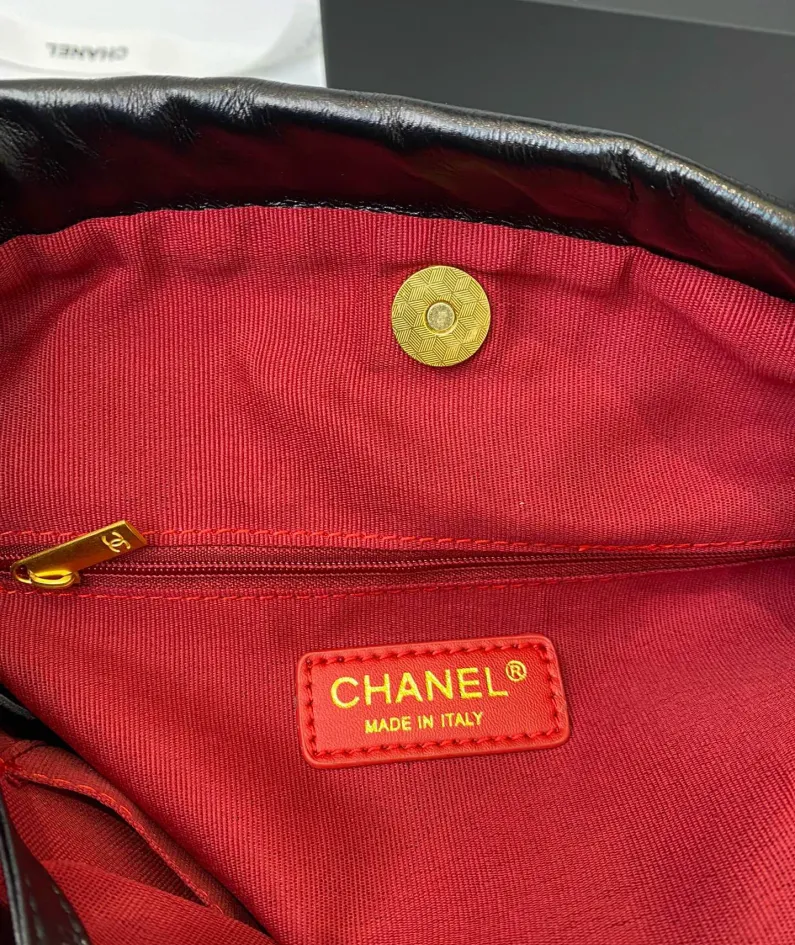 Chanel Underarm Bag Model: 8828 Size: 30*27*7 40*33*8