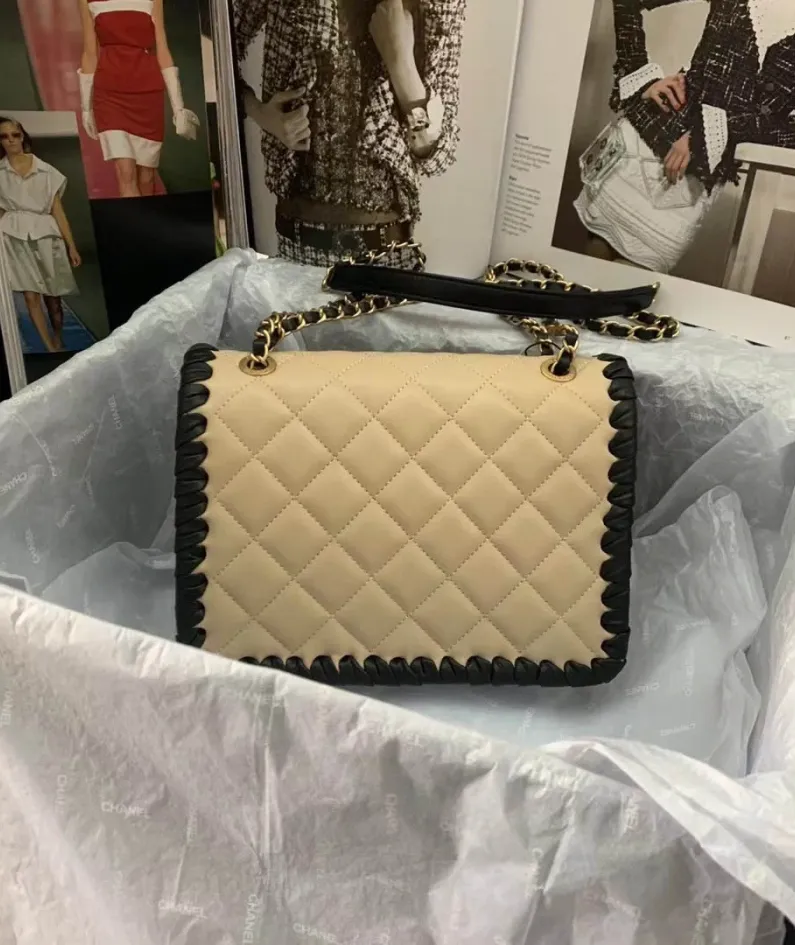 Chanel Tofu Bun Size: 22cm Style: AS2496