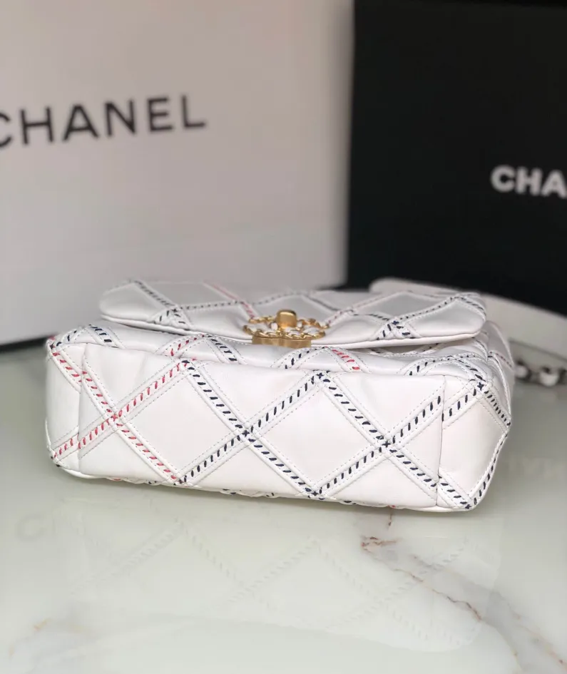 Chanel Model: S1160 Size: 26cm