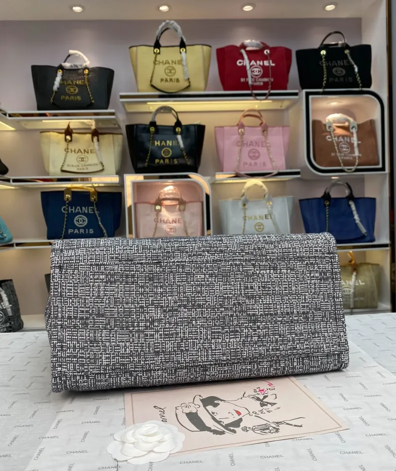 Chanel One Shoulder Handbag Size: 38*30*20 Style: 8820