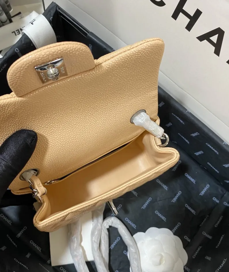 Lambskin Model: 1115 Size: 17cm