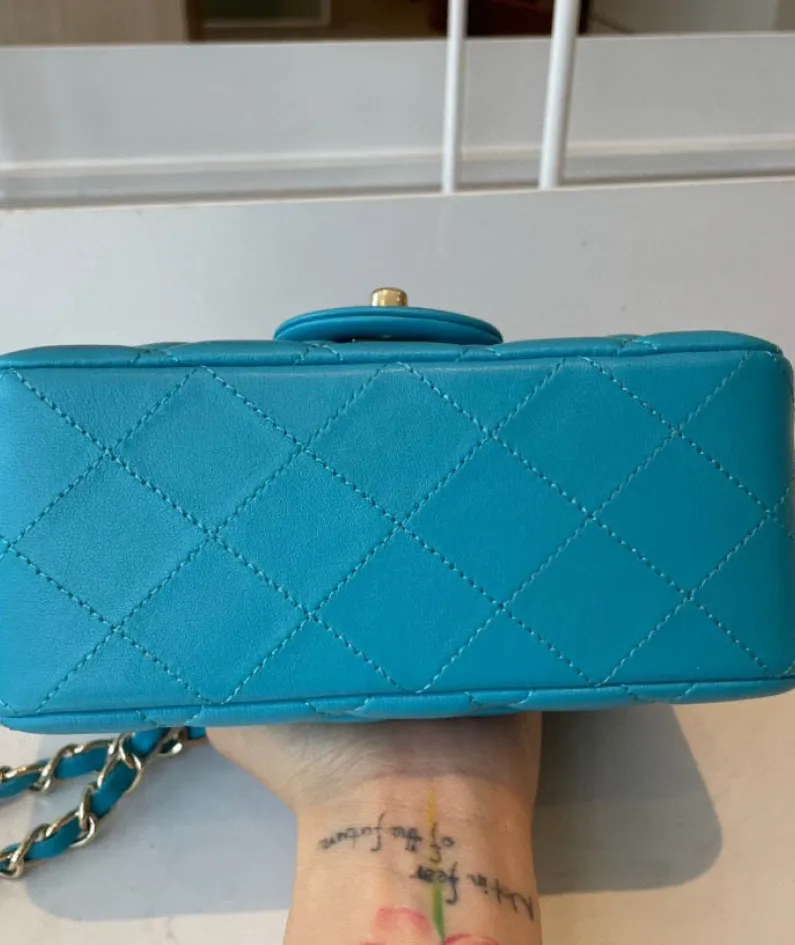 classic flap lambskin light gold buckle classic flap size:17cm