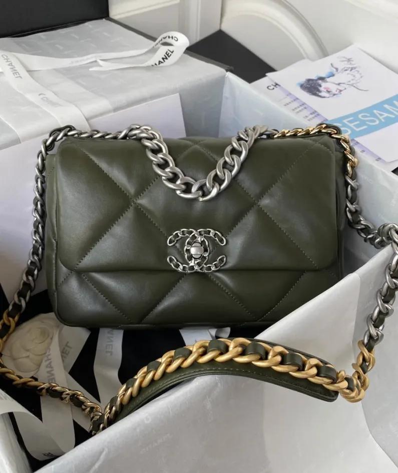 Chanel Size: 19cm Style: 81225 White