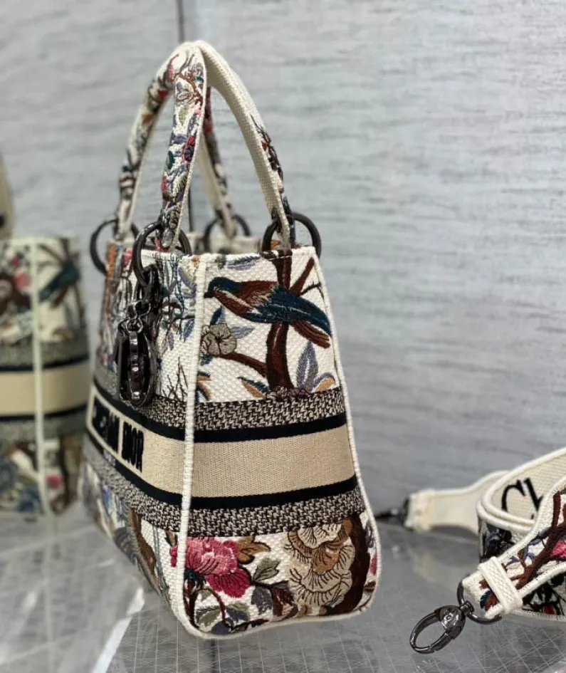 Lady Winter Garden Collection