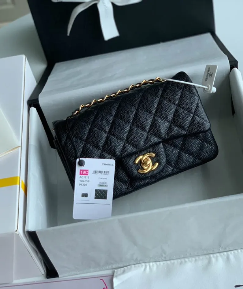 Lambskin Small Bag Size:20X13x7cm Model: 1116