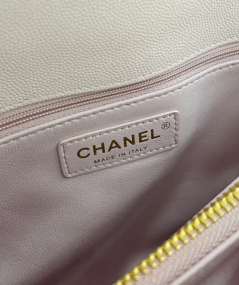 Chanel Size: 19cm*23cm*28cm Model: AS2215/92990/92991
