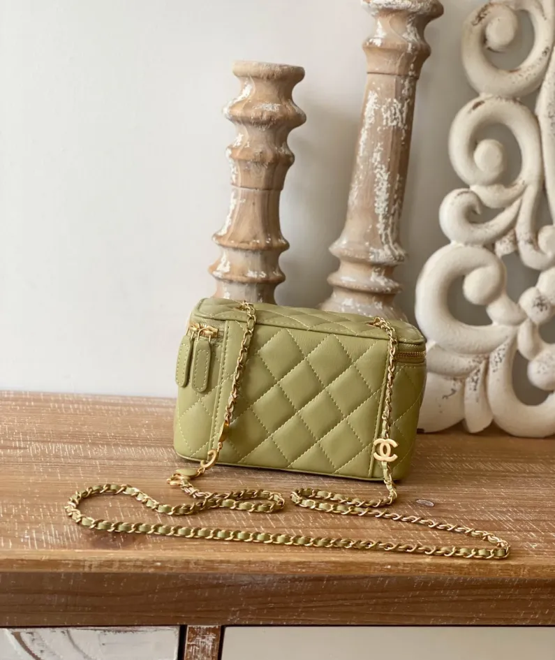 Chanel Size: 16.5cm Style Number: 81226