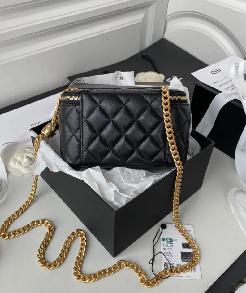 Exquisite and chic chain Size: 8.5*11*7cm