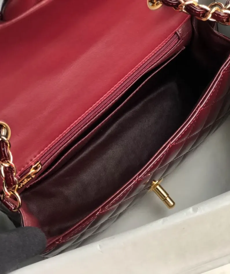 Chanel Patent Leather Pouch Model: 1116 size: 20cm