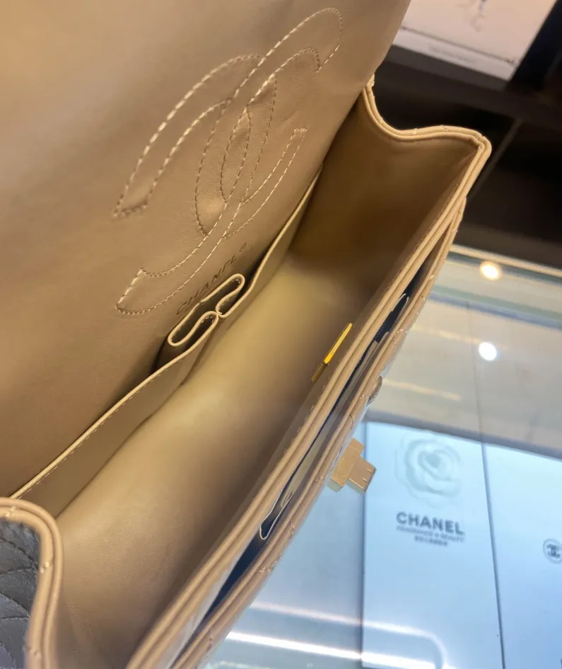CHANEL Size: 24cm Ident No.: 037586
