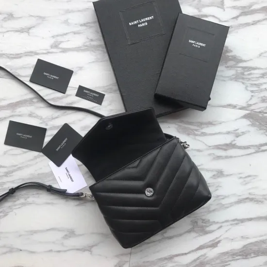 Crossbody bag Size：20x7x15cm Code：392255