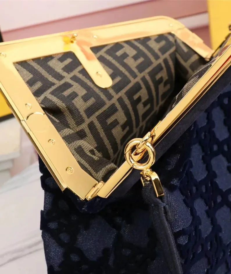 first Series Size: 32.5x15x23.5cm Item 3002