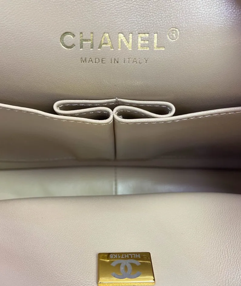CHANEL Size: 24cm Ident No.: 037586