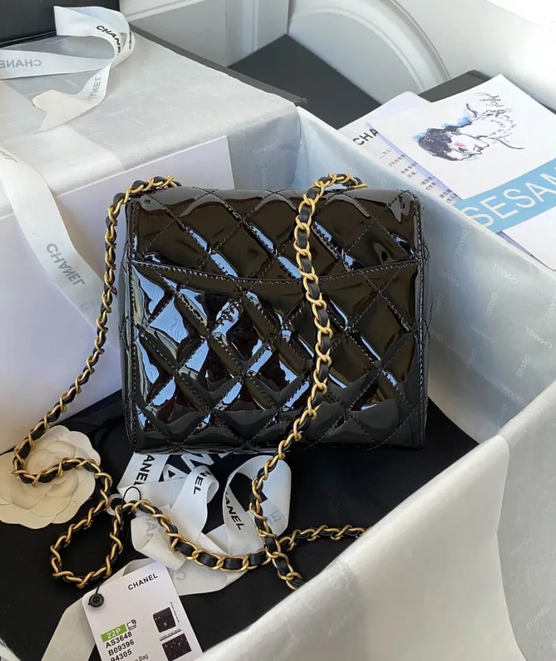 Lambskin size: 17X14.5X7.5cm