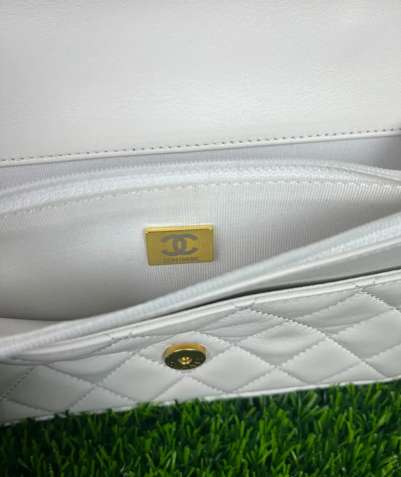 Chanel Stewardess Bag Size: 19cm Style: AP3009