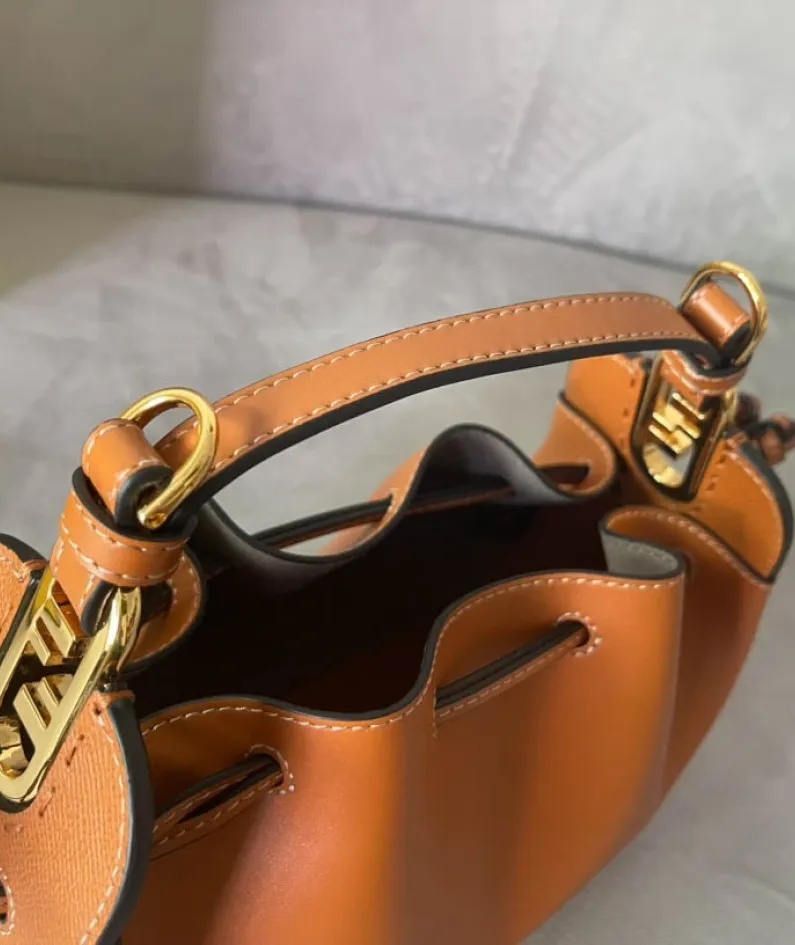 Size 21.5*17*14cm