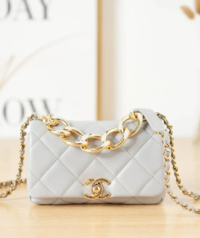 Lambskin Style: AS3366 Size: 20X9X13.5Cm