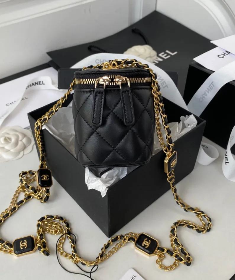 Chanel size: 11*8.5*7cm