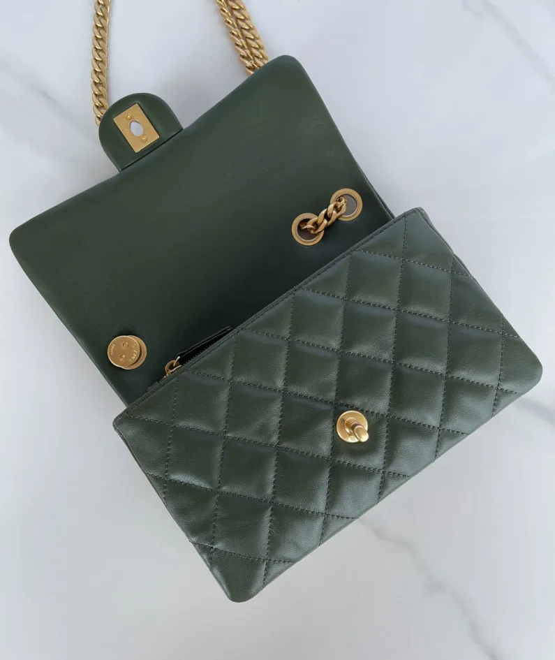 Chanel Model: AS3393 Size: 22cmX14cmX8cm