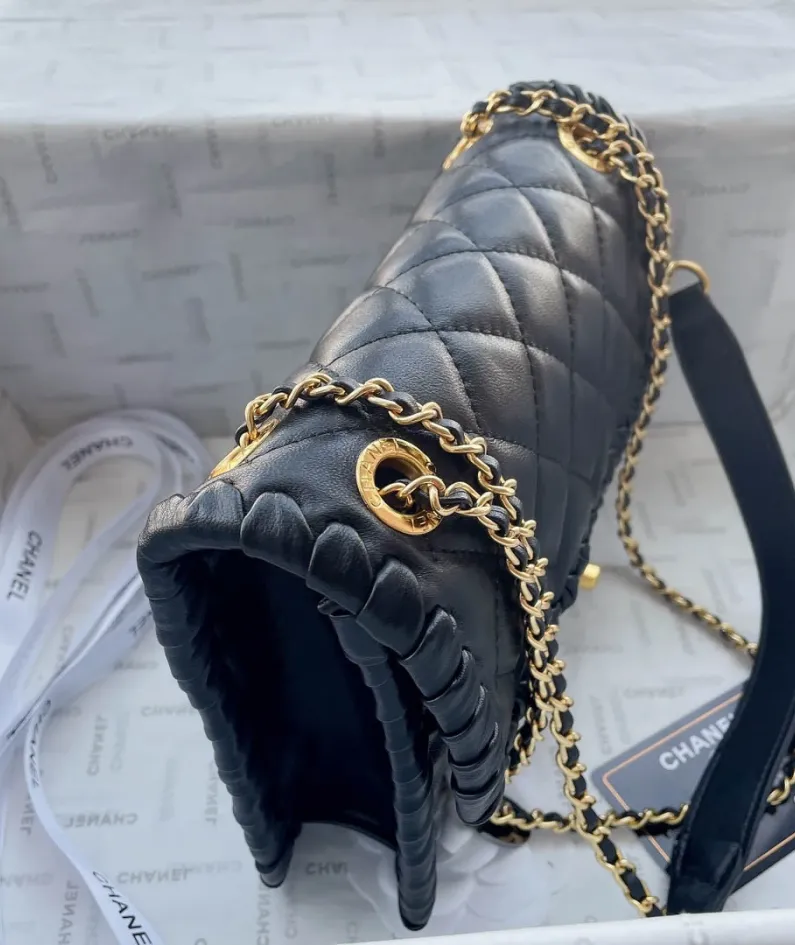Chanel Tofu Bun Size: Large 22x17cm Style: 1020