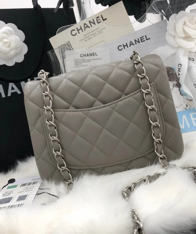 classic flap lambskin light gold buckle classic flap size:17cm