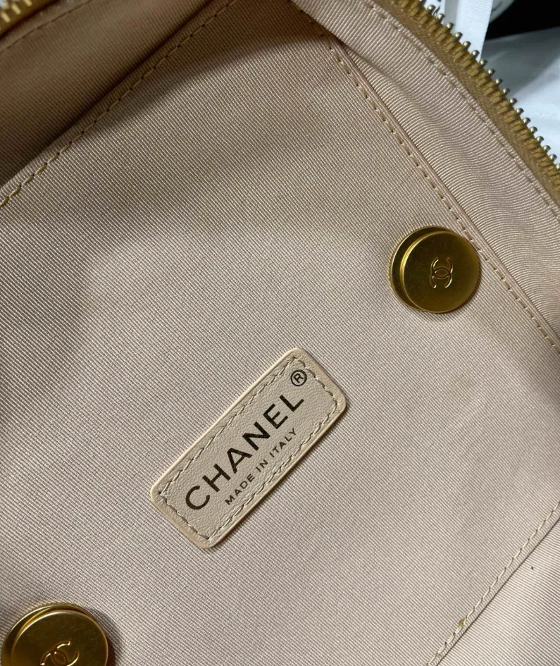 CHANEL Portable ️Crossbody Model: 2020SS ️Size: 16.5*16.5*15