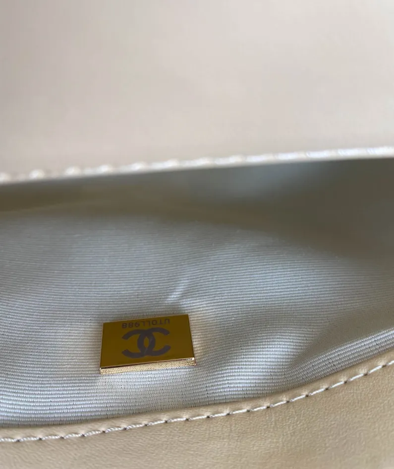 Large Gold Chain Underarm Bag Model Number: As3214