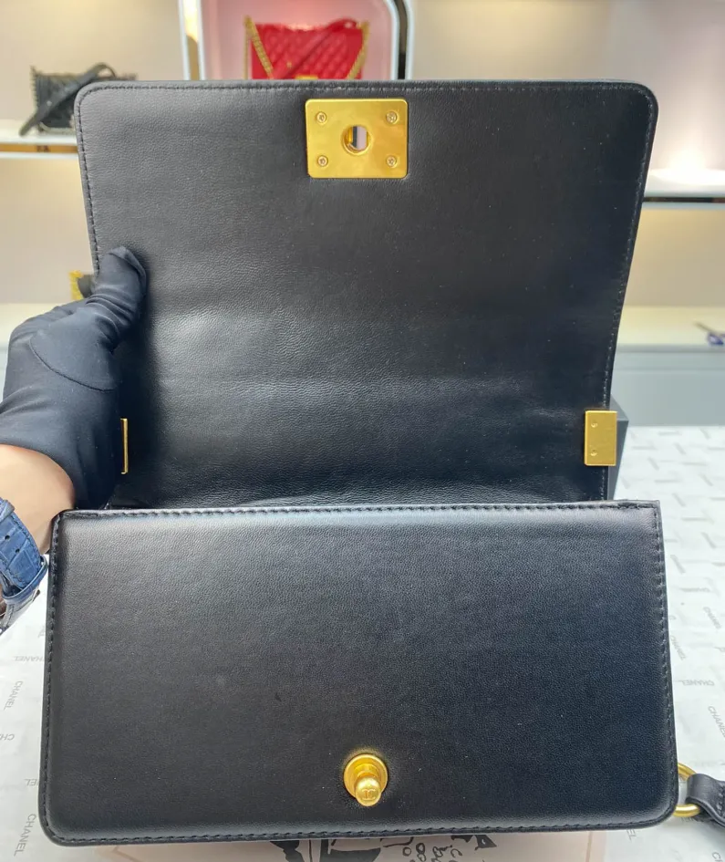 Gilt buckle series Model number: 67086 Size: W25*H14-16*D7.5