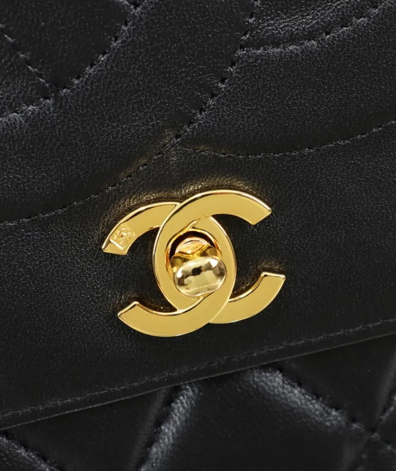 chanel sheepskin gold buckle Size: 33*23*9