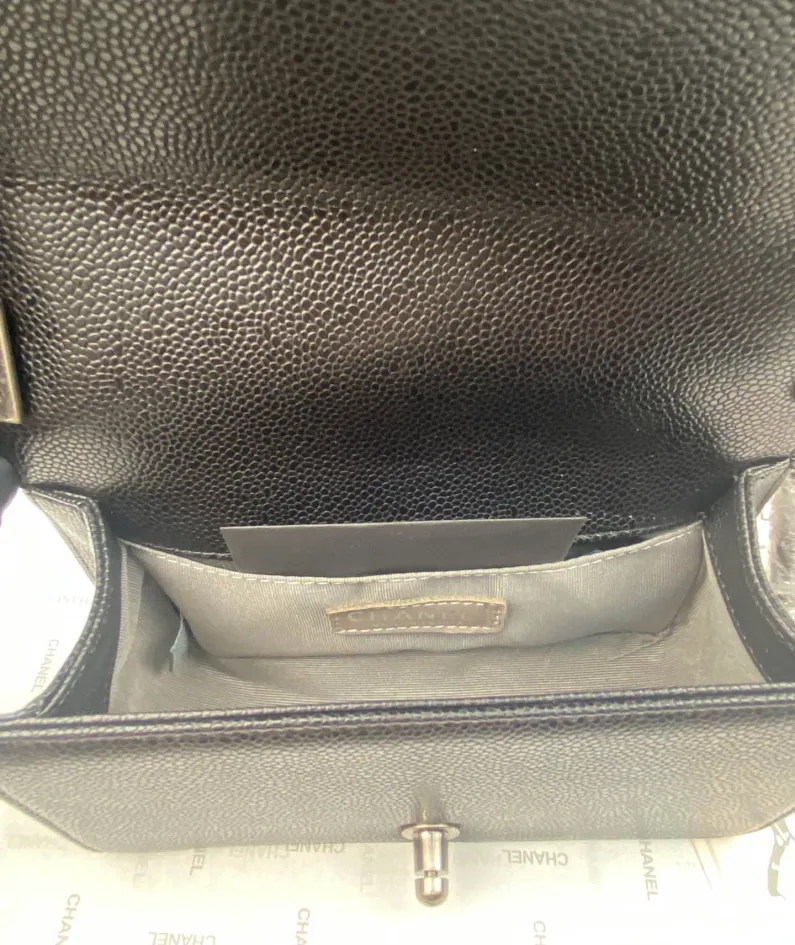 Gold Buckle Calfskin Size 20*12*7cm Model Number: 67085