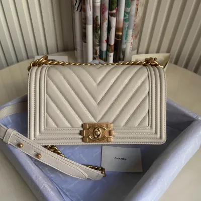   Chanel Calfskin Size:25x15x9cm