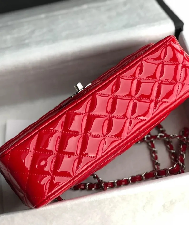 Chanel patent leather pouch size:25.5cm Ident No.: 1112