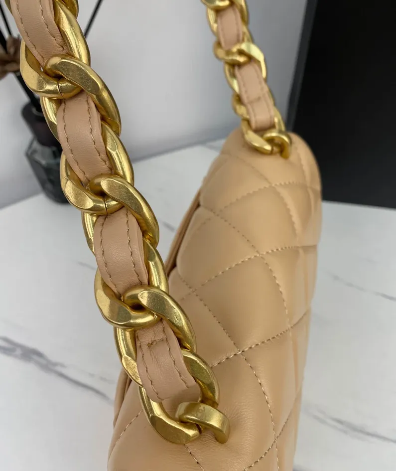 Large Gold Chain Underarm Bag Model Number: As3214