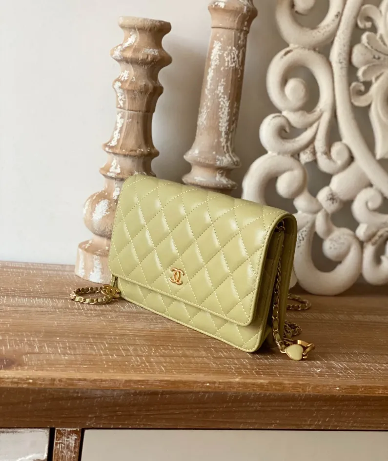 Chanel Stewardess Bag Size: 19cm Model Number: 81225 Light Yellow
