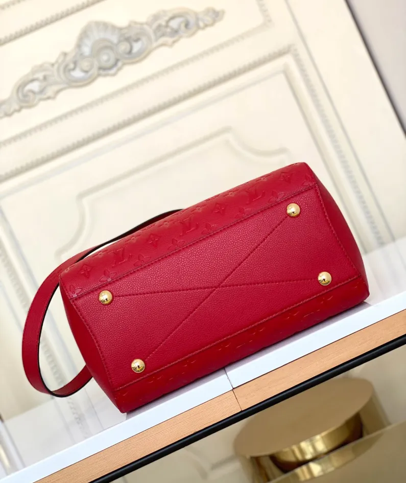 Louis Vuitton size: 33x23x15cm
