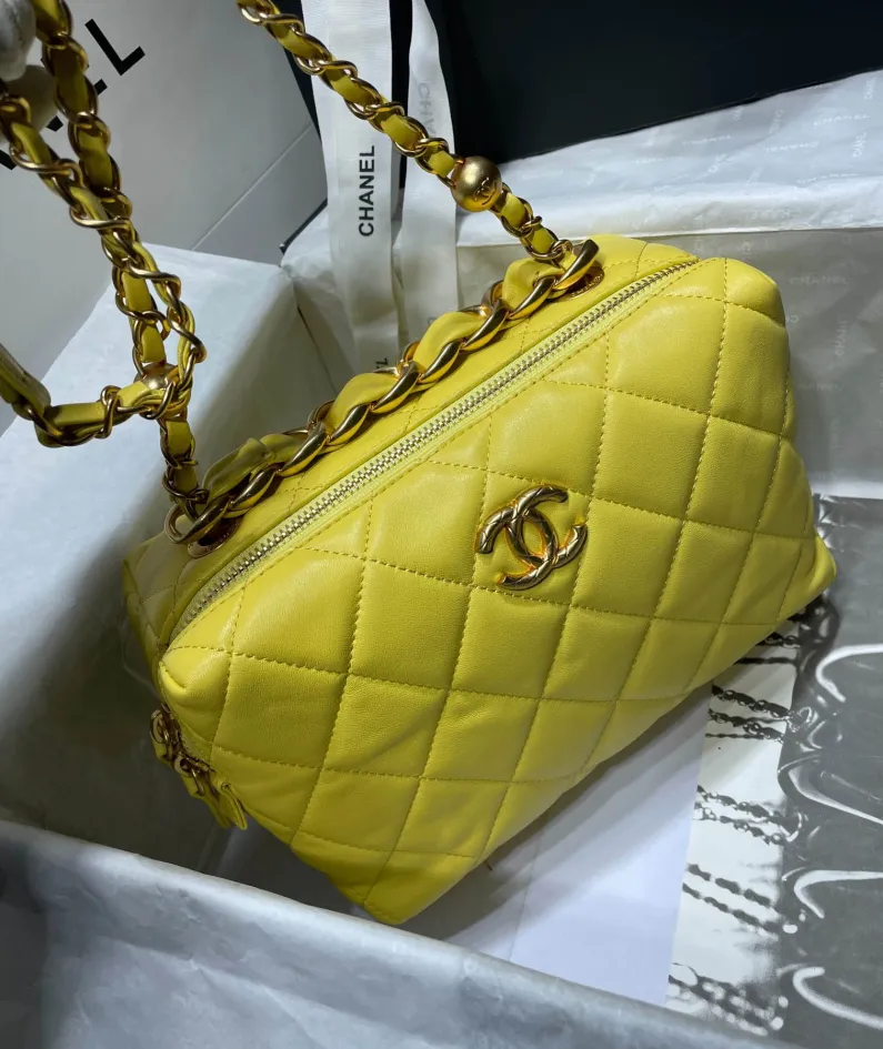 Chanel shoulder bag size: 22*10*15