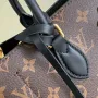 Louis Vuitton Size: 34.0 x 24.0 x 13.0 cm